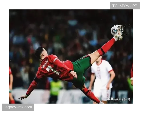 C罗倒钩破门引领球队复苏，状态回升引发关注