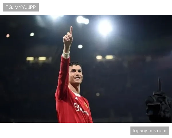 C罗再现经典庆祝动作，状态回暖尽显赛场魅力与激情