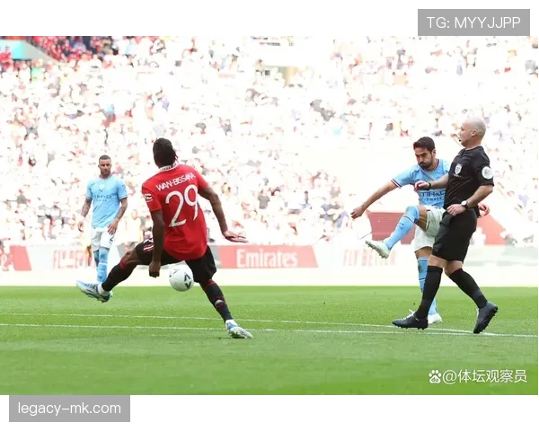 B费 vs 京多安：中场组织与进攻参与度差异